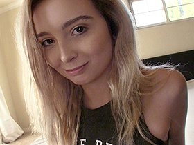 ロスでナンパした9頭身女子大生がノーブラ大股開脚を見せつけてきたので強引に口説き落として勝手にAVデビューレキシー（19歳）　サンプル画像02